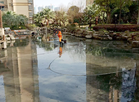 波密景观池淤泥清理